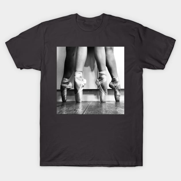 Pointe your feet T-Shirt by nloooo